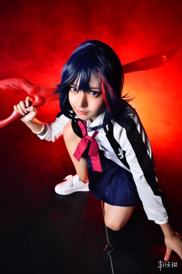 日本萌妹Cos《杀戮都市》山咲杏 紧身皮衣完美身材