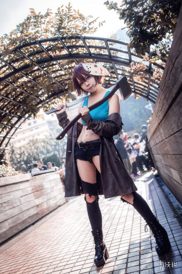 日本萌妹Cos《杀戮都市》山咲杏 紧身皮衣完美身材