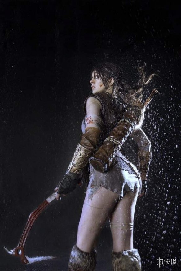 国外美女COS《古墓丽影》劳拉 一双大白腿娇嫩纤长