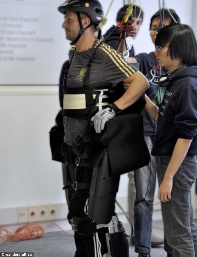 法公司研发机器人套装 瘫痪人士有望实现移动