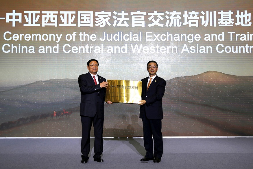 上海合作组织成员国的经济和人口总量