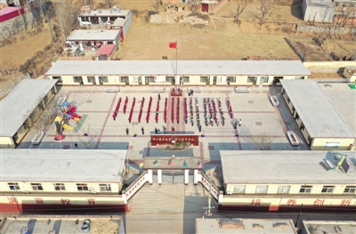 　河北省一所农村小学全貌。光明图片/视觉中国