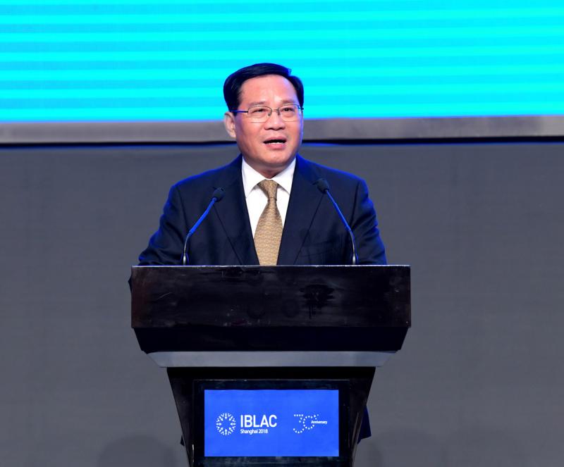 市咨会迈入而立，7位国际高参获颁特别纪念奖，李强应勇同来宾共叙友谊展望未来