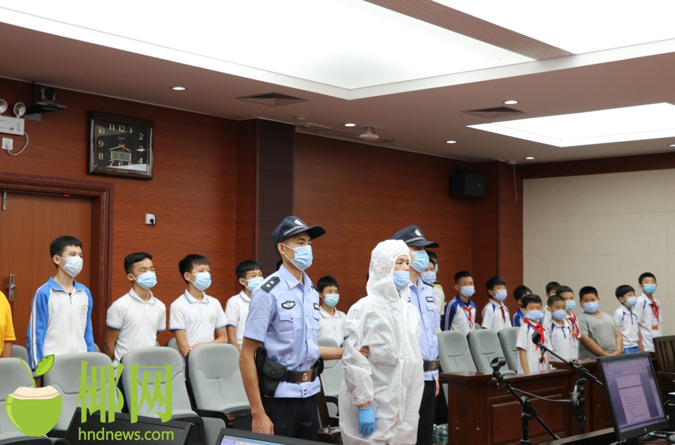 零距离接受法治教育 儋州法院联合儋州检察院组织学生观摩庭审