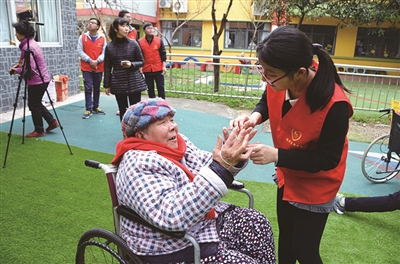 锁金村每个社区都有一棵“心愿树”