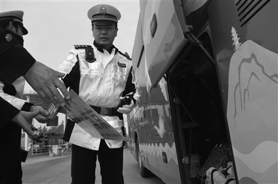 儿子啊,爸爸是父亲更是人民警察