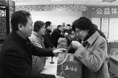 情系困难家庭 苏州常州体彩爱心暖冬在行动