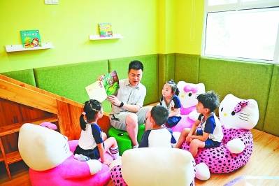 90后男幼师比阿姨还贴心