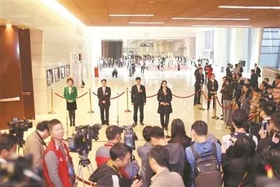 李人口数量_中国四大姓氏:李姓人口最多,张姓没出一个皇帝,刘姓出了66位