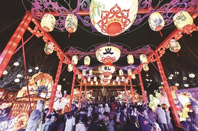 38.2万人昨晚冒雨观灯！ 有序又整洁，拍张全家福妥妥地