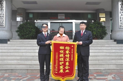 涉黑嫌疑人当庭指认检察官为保护伞新疆动乱 双