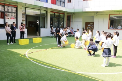 用青春与活力打开别样的蓝天 男幼师:幼儿园中