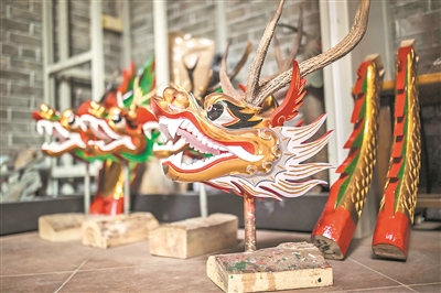 变身为龙舟工作室,专门为传统龙舟雕