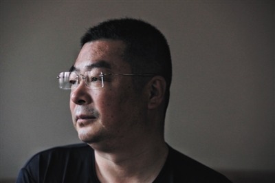 7月5日,无锡,“药侠”陆勇在家中。陆勇是电影《我不是药神》男主角原型。新京报记者 王嘉宁 摄