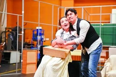 百年后他的戏剧再上演,守着我的许诺将你等待