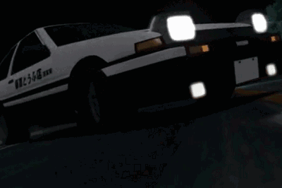 秋名山车神来了崖口?在篮球场漂移还发抖音