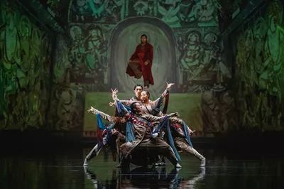 看台人语:《一梦·如是》《亲爱的,胡雪岩》