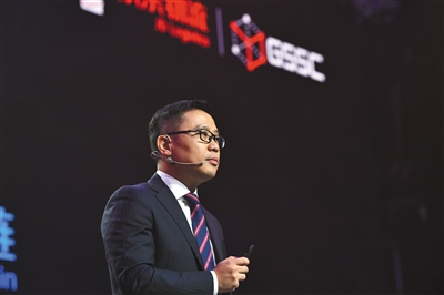 京东物流CEO王振辉在10月18日召开的2018全球智能物流峰会做主题演讲。