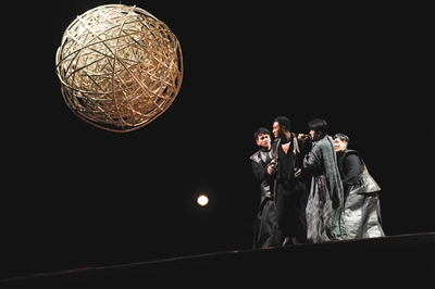 不接地气对于《哈姆雷特》来说，未必是坏事