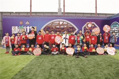 新苗计划上演T台走秀 苏宁球员亮相堪比模特