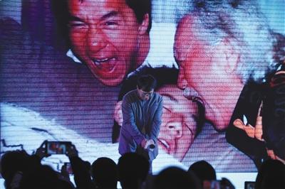 歌手成龙唱出对亲友的思念和亏欠