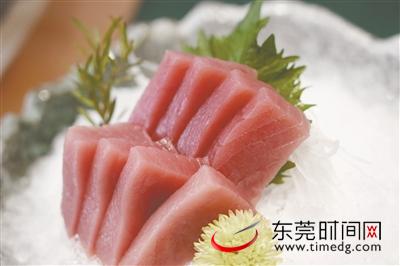 蓝鳍金鲳鱼刺身香煎金丝马头吃饱去三楼"邻家小院"吹吹风黎妈妈这里
