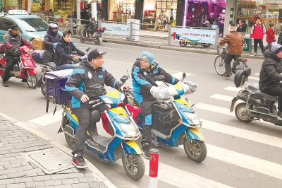 非机动车越线停车将被拍共和新路、中华新路路