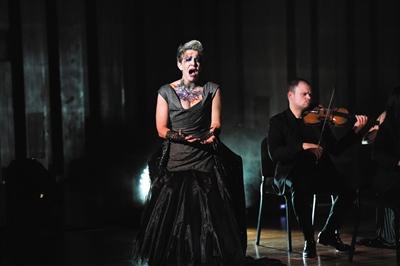 纯金歌喉唱《战争与和平》:听觉古老,视觉新潮