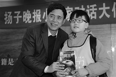 作家沈石溪来宁与决赛选手互动