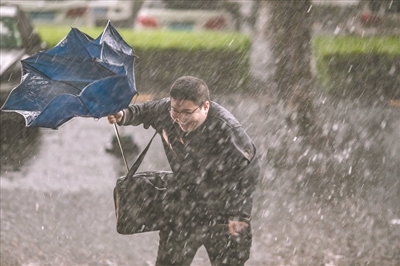 广州发布13年来最早暴雨红色预警 200航班受影响490803_