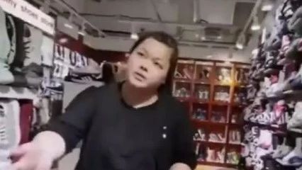 秀水街女店家英文砍价走红 此前还有多国政要