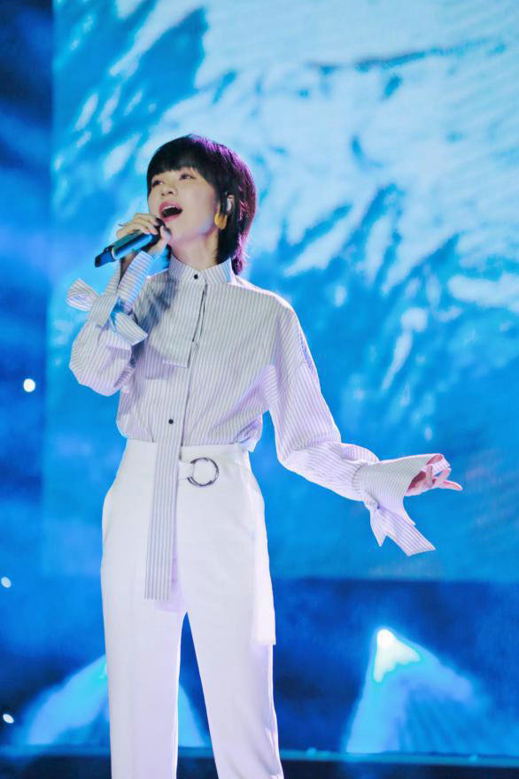 郁可唯献唱完美公益影像节 用音乐助力公益善行