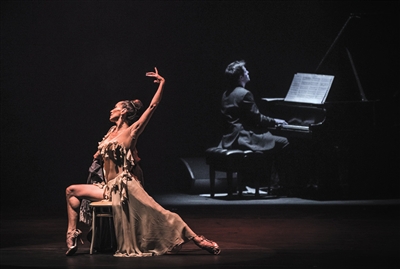 《激情探戈》在中国边跳舞边跨年