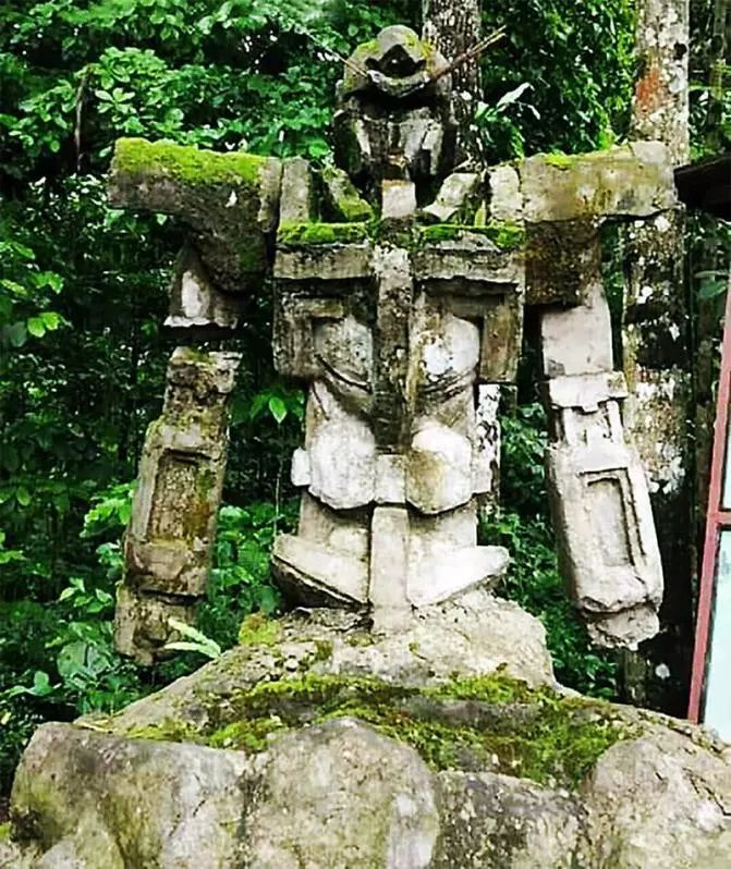 印尼的"古代高达石像"