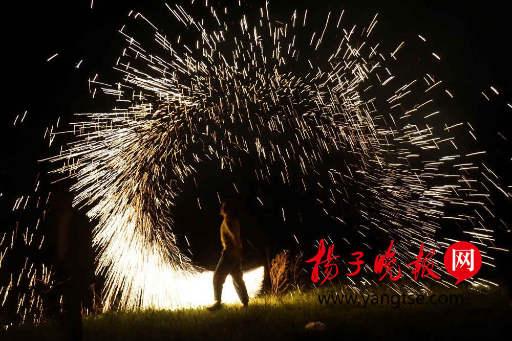 24小时不用电不玩手机啥感觉?扬大准记者