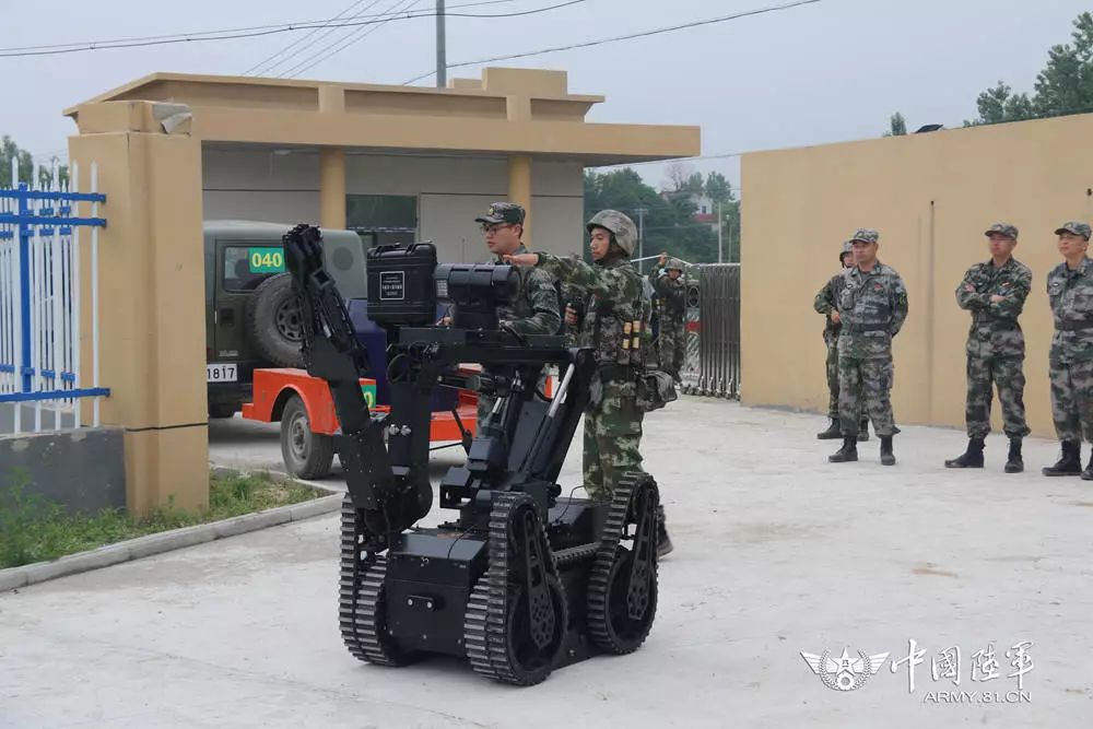 震撼!95后准军官沙场对抗,陆军工程大学毕业