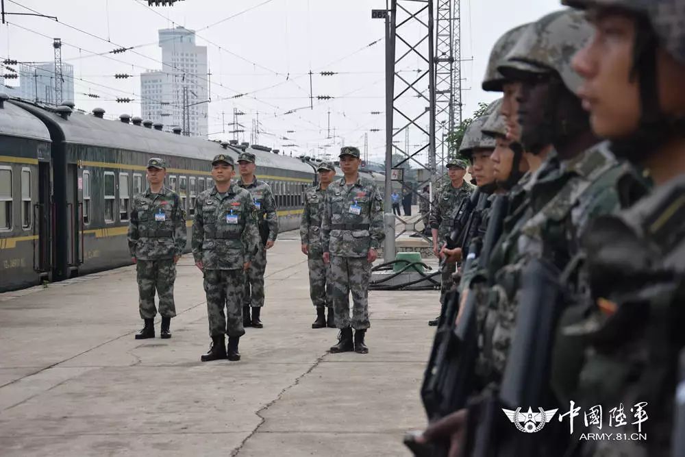 震撼!95后准军官沙场对抗,陆军工程大学毕业