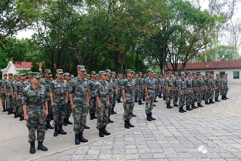 换届风纪清 放眼好未来