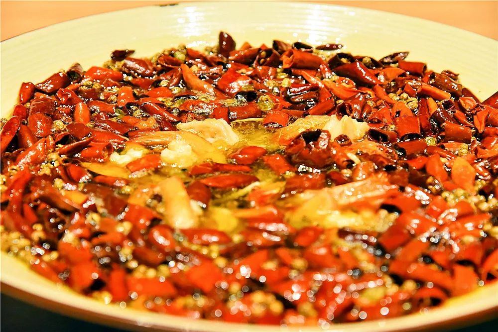 青岛川菜评价榜第①名,招牌只做一道沸腾鱼!五折请鱼,约?