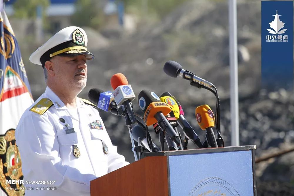 伊朗下水两艘新型国产潜艇