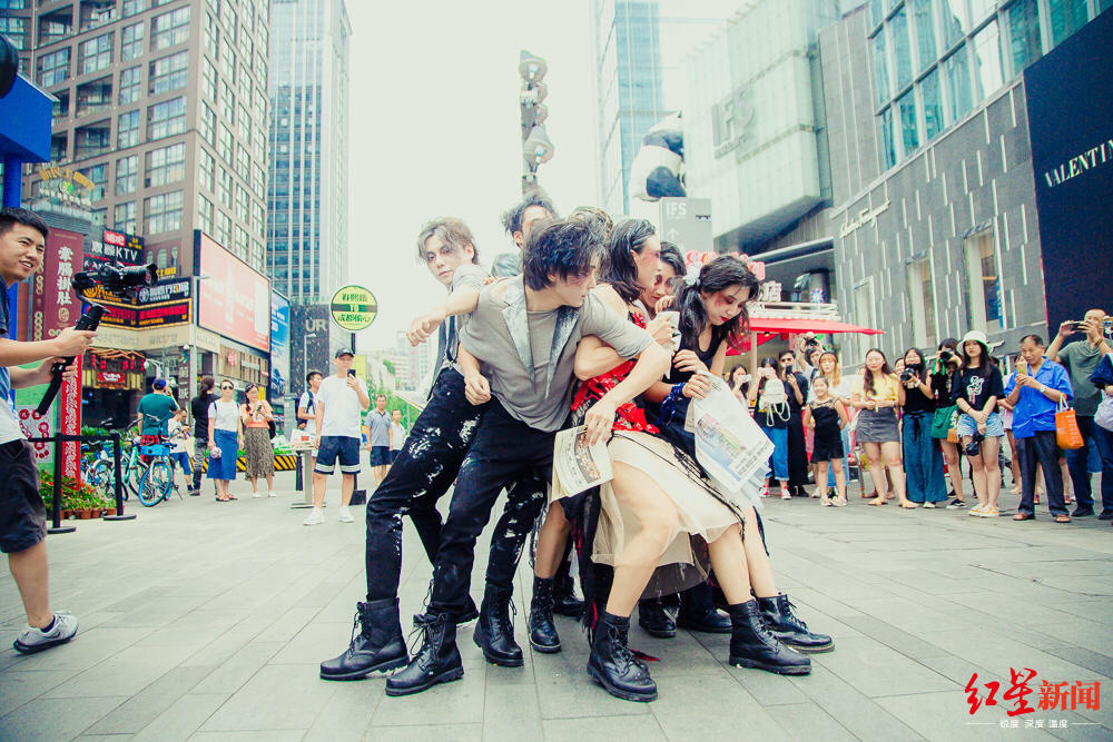 《成都偷心》地铁快闪 邂逅不一样的成都早高峰