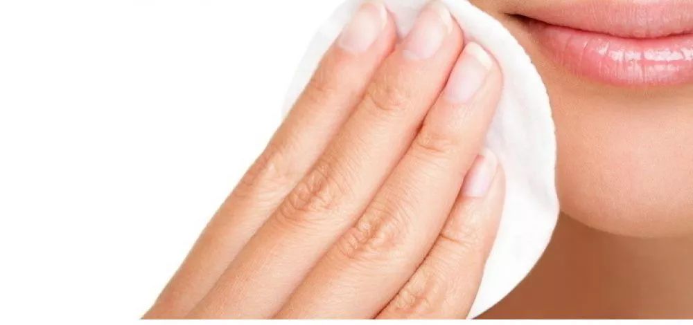 油皮选洁面,清洁力越强越好? 油皮选洁面,清洁力越强越好?