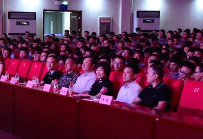 我校举办2018级新生演讲比赛