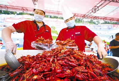 5万人共享"龙虾宴"|盱眙|龙虾|共享_新浪新闻