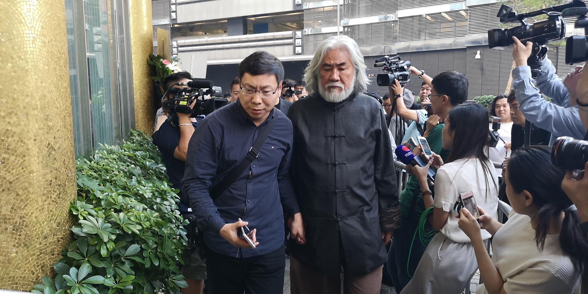 张纪中前来吊唁。新京报记者 齐超 摄
