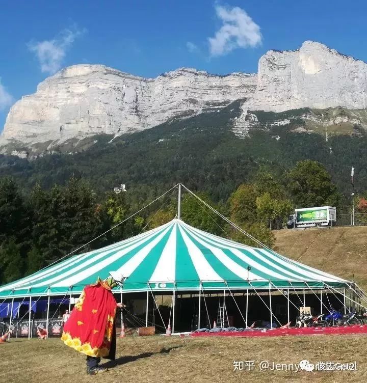 她向老板请了一年假,背着滑翔伞在天上环球旅行 ∣ 该去 · 游