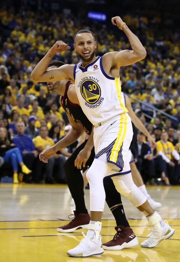 詹姆斯51分!骑士总决赛加时不敌勇士,皇帝只是