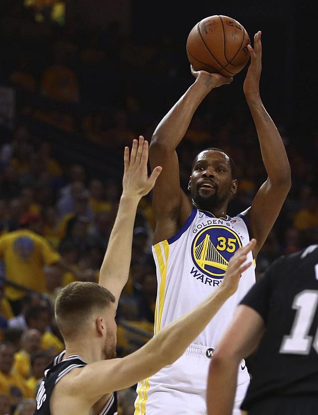 nba/杜兰特关键跳投扼杀马刺 勇士4:1挺进4强