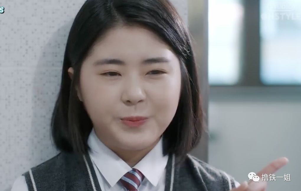 没想到成功收割南韩男神的是一枚大吨位的女胖