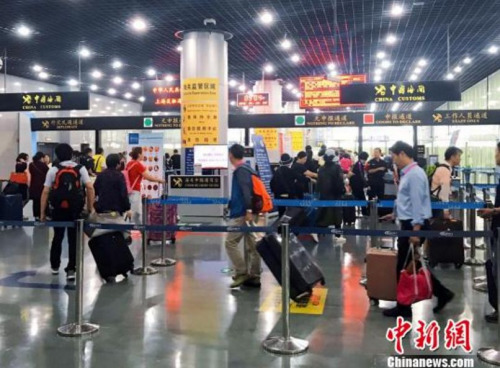 資料圖:機場旅客。<a target='_blank' href='http://www.chinanews.com/'>中新社</a>發 安源 攝